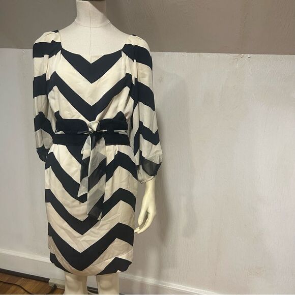 DVF Brygid Silk Navy and Crème Belted Chevron Dress - Picture 6 of 12